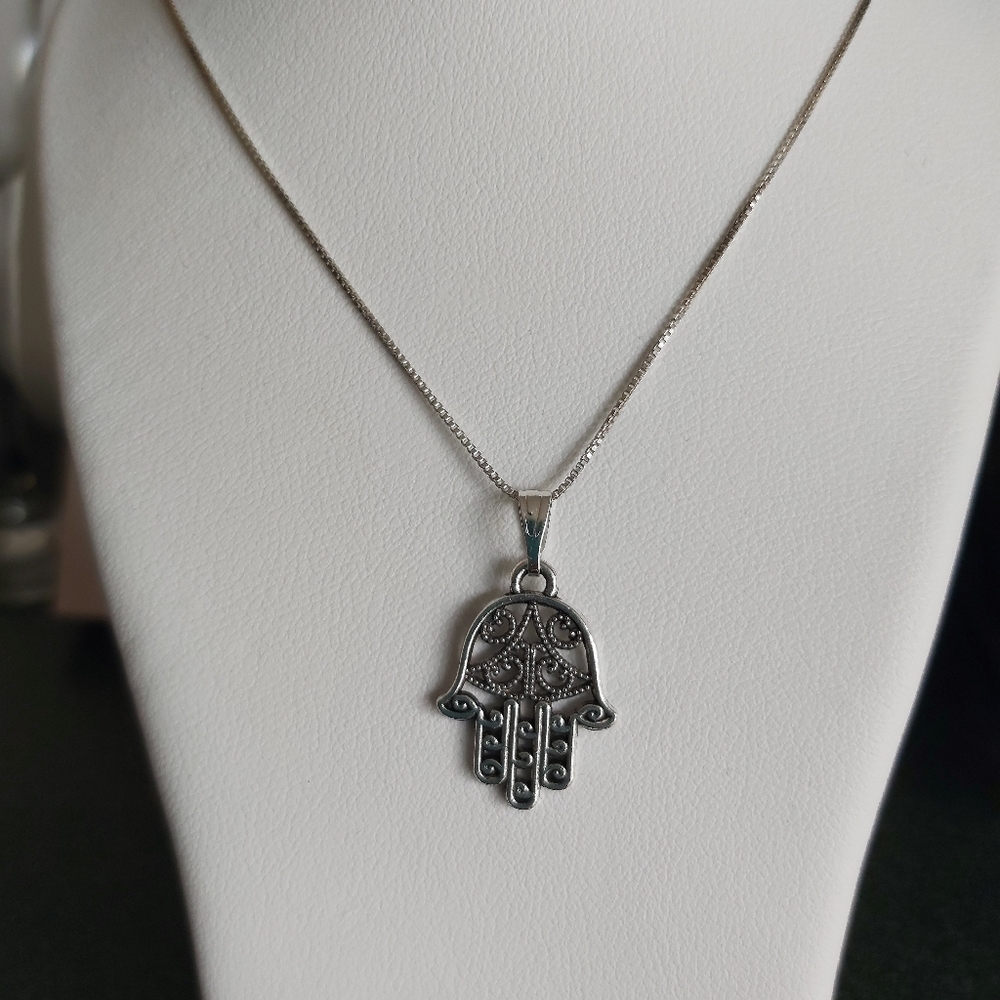 Phalm Hand Protector Necklace : 14 inches